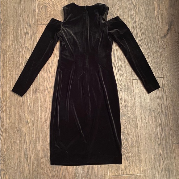 Calvin Klein- cold shoulder velvet dress - Picture 3 of 5